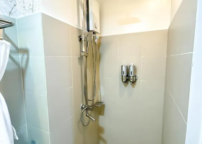 Prestige Point At Red Res L Wifi Netflix I Red Res 2133 Apartment Manila